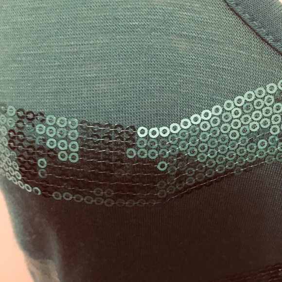 Discreet Tank Top - Picture 4 of 5